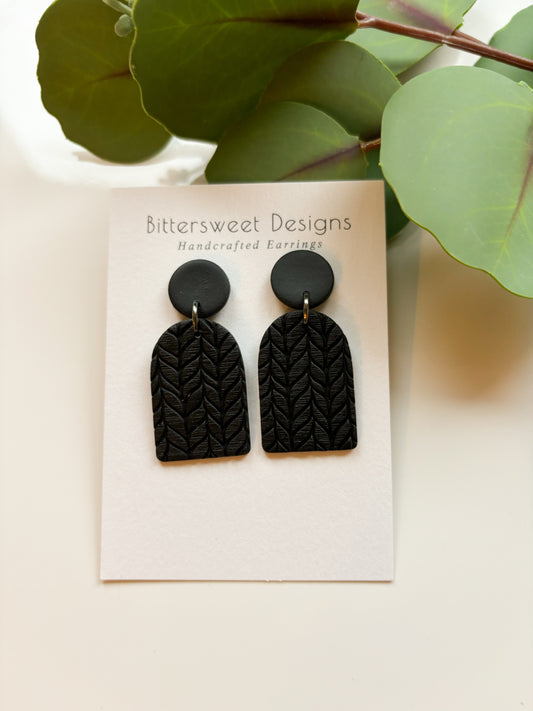 Black Braided Knit Closed Window